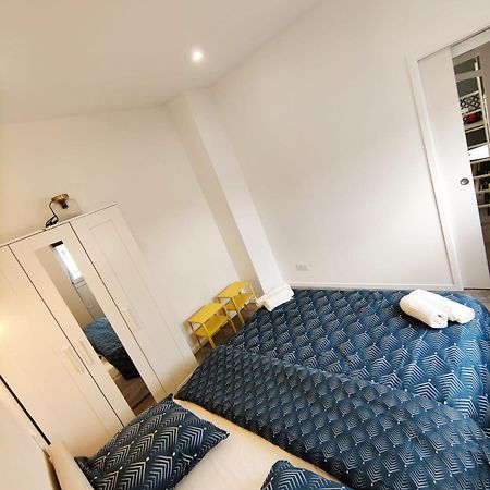 Apartmán Loft Chic Avec Mezzanine Contemporaine Vénissieux Exteriér fotografie